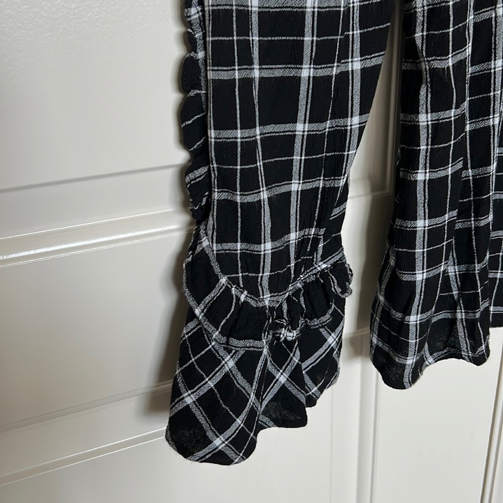 INC international concepts off shoulder top - Picture 3 of 6